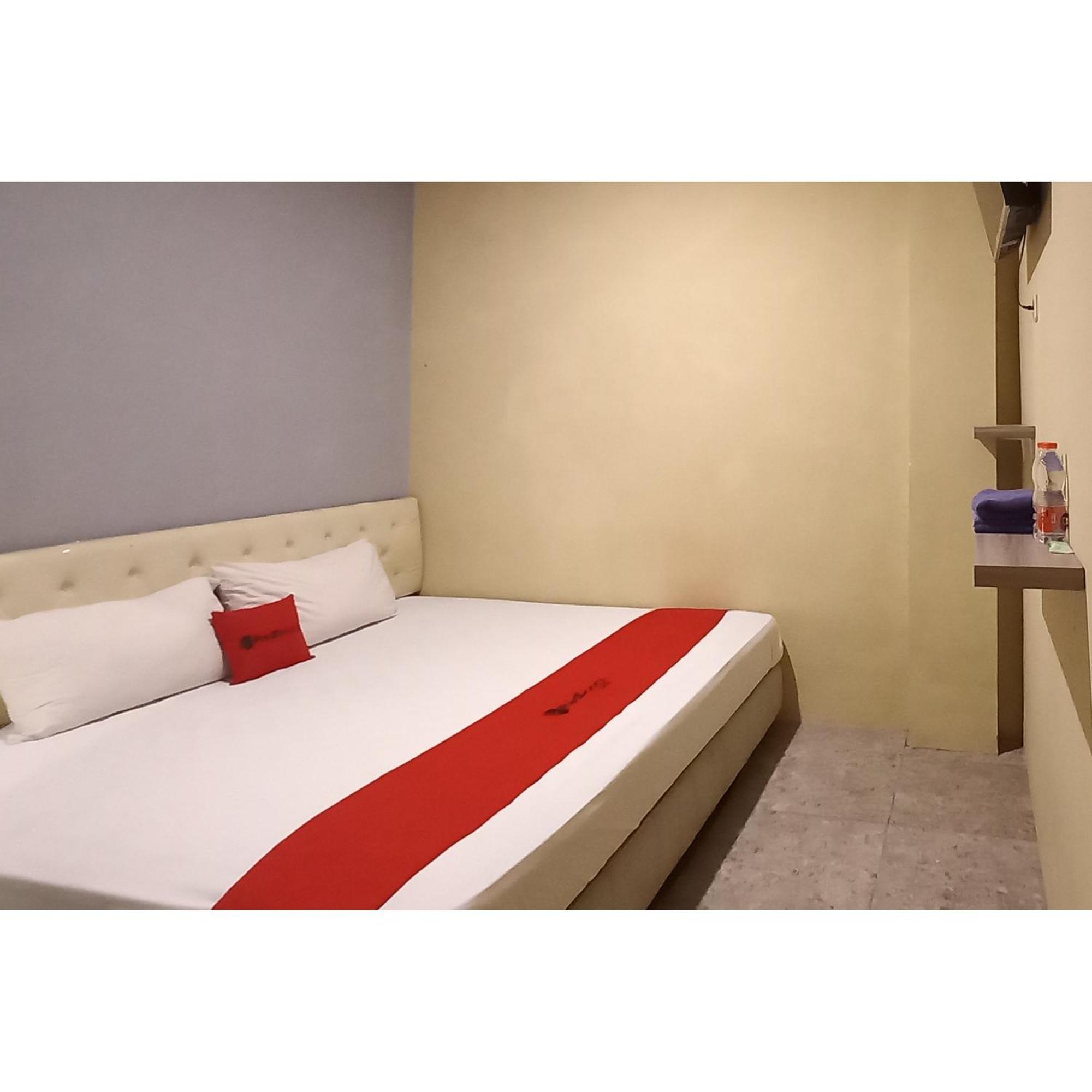 Reddoorz At Deluxe Hotel Near Terminal Purabaya Bungurasih ซิโดอาร์โจ ภายนอก รูปภาพ