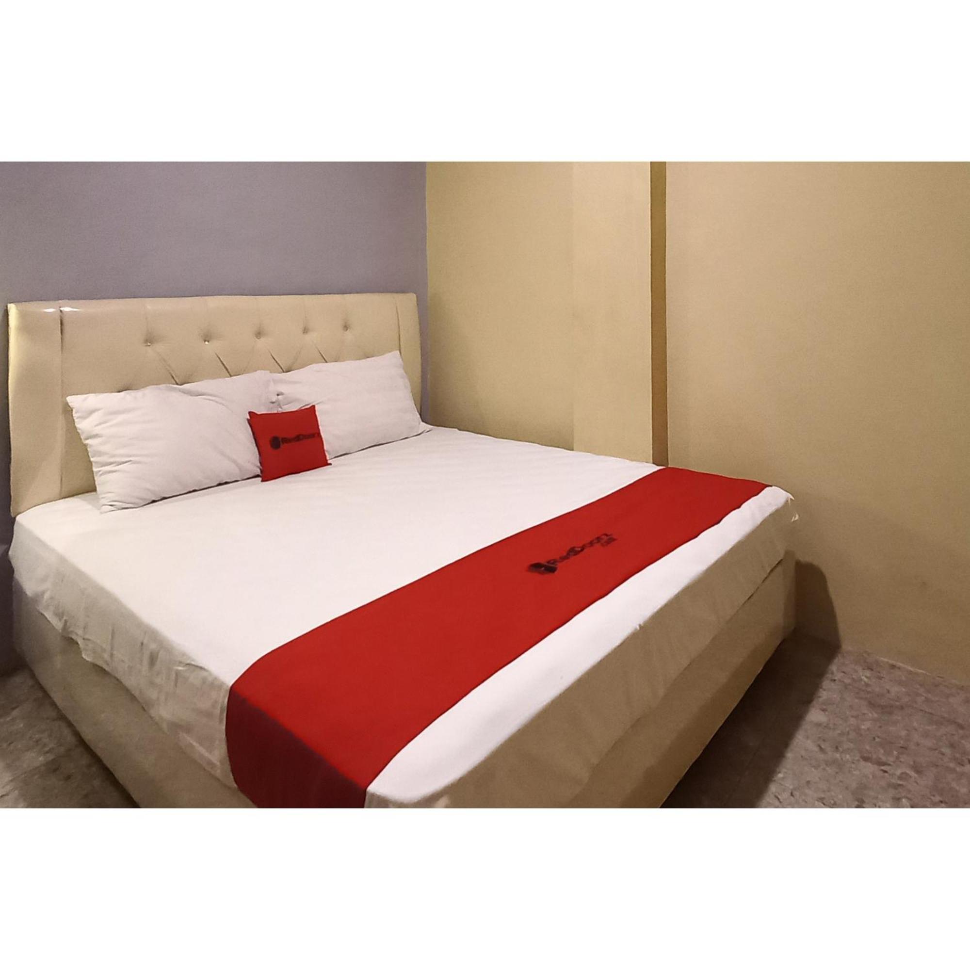 Reddoorz At Deluxe Hotel Near Terminal Purabaya Bungurasih ซิโดอาร์โจ ภายนอก รูปภาพ