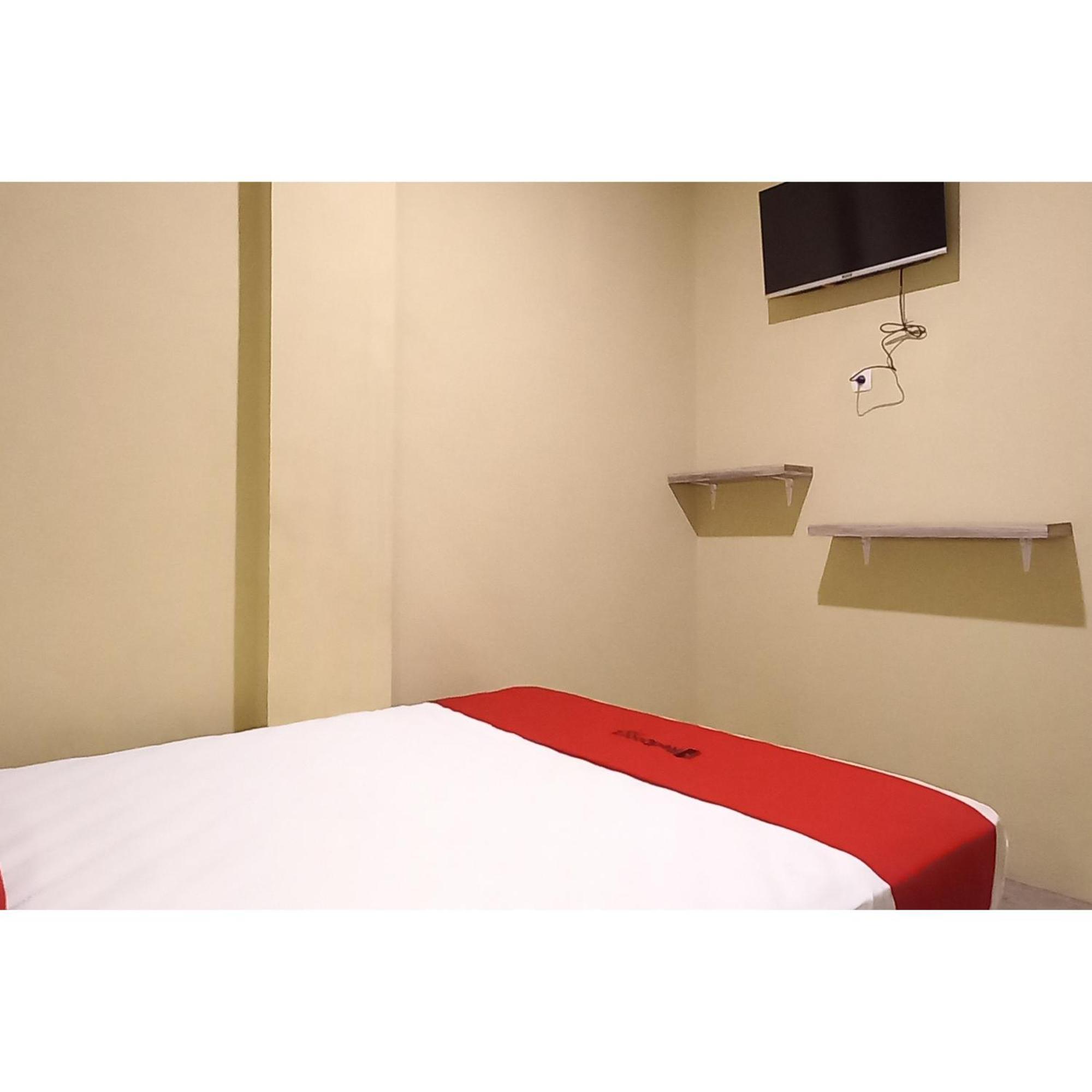 Reddoorz At Deluxe Hotel Near Terminal Purabaya Bungurasih ซิโดอาร์โจ ภายนอก รูปภาพ