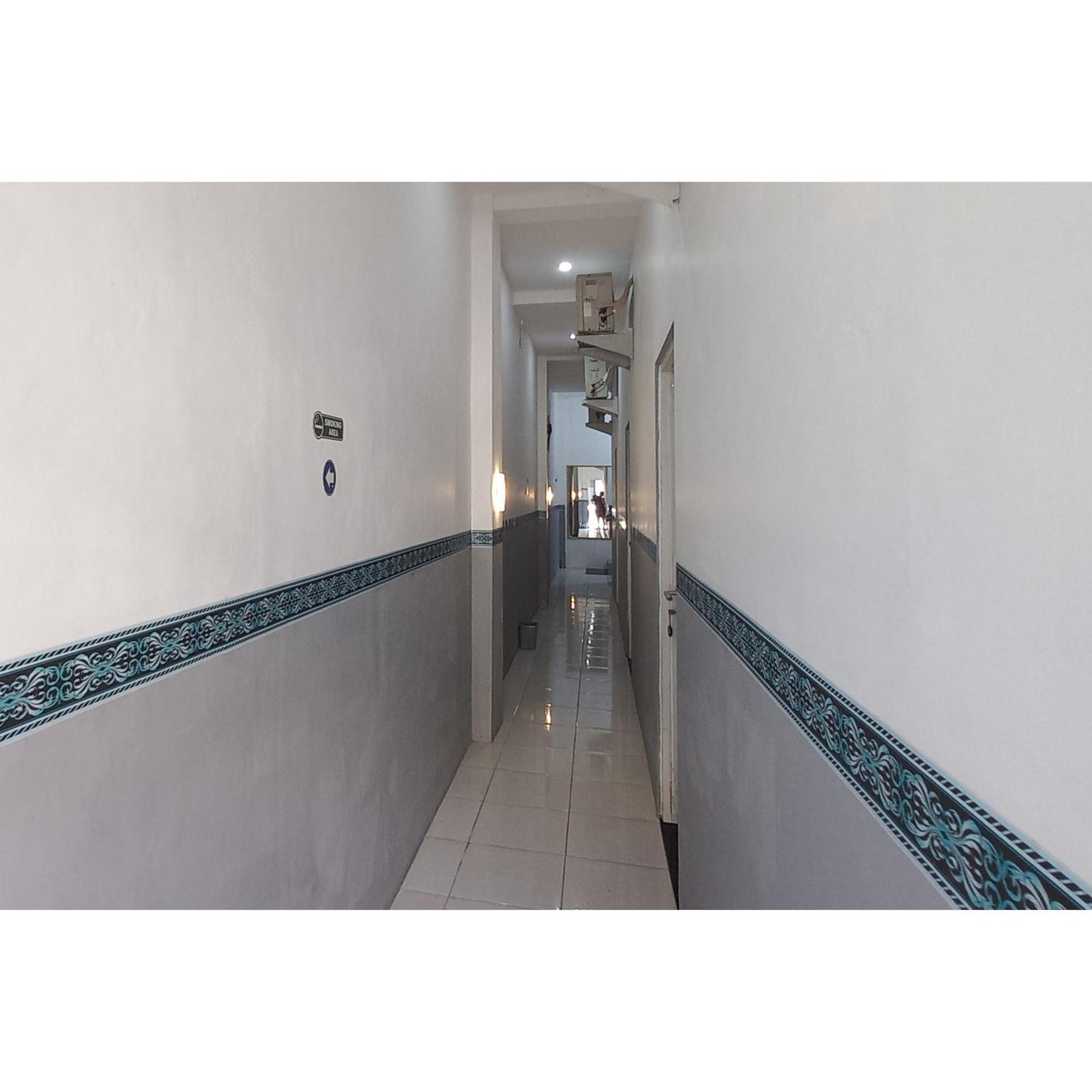 Reddoorz At Deluxe Hotel Near Terminal Purabaya Bungurasih ซิโดอาร์โจ ภายนอก รูปภาพ