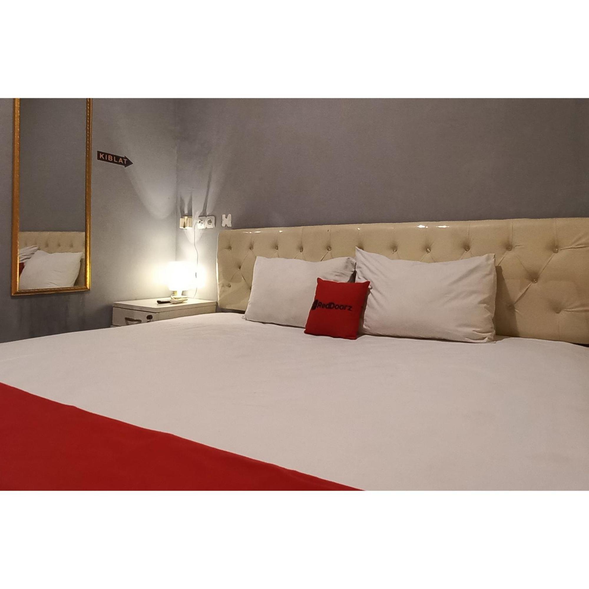 Reddoorz At Deluxe Hotel Near Terminal Purabaya Bungurasih ซิโดอาร์โจ ภายนอก รูปภาพ